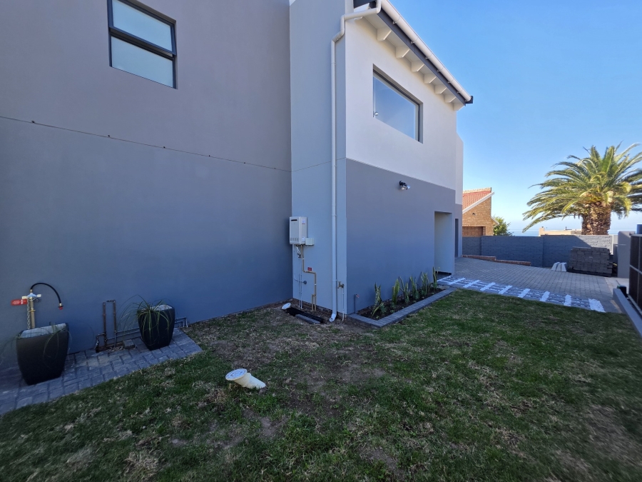3 Bedroom Property for Sale in Wavecrest Eastern Cape